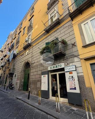 MONOLOCALE A NAPOLI