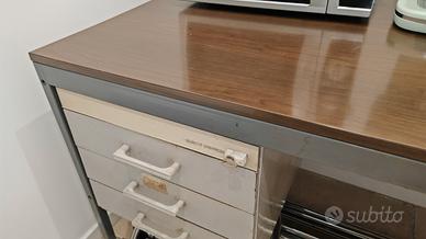 Scrivania Olivetti synthesis