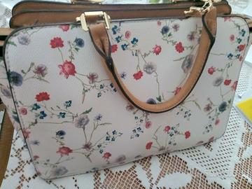 Borsa con due tipi di lati diversi