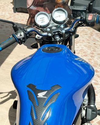 Hornet 600 