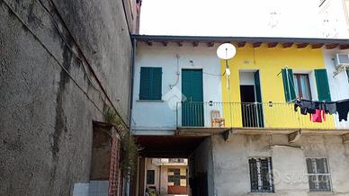 CASA DI CORTE A CUGGIONO