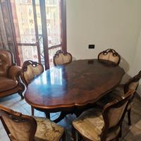 Tavolo classico in legno con 6 sedie