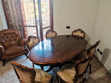 Tavolo classico in legno con 6 sedie
