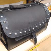 Bauletto posteriore pelle/borchie + Borsello serb.