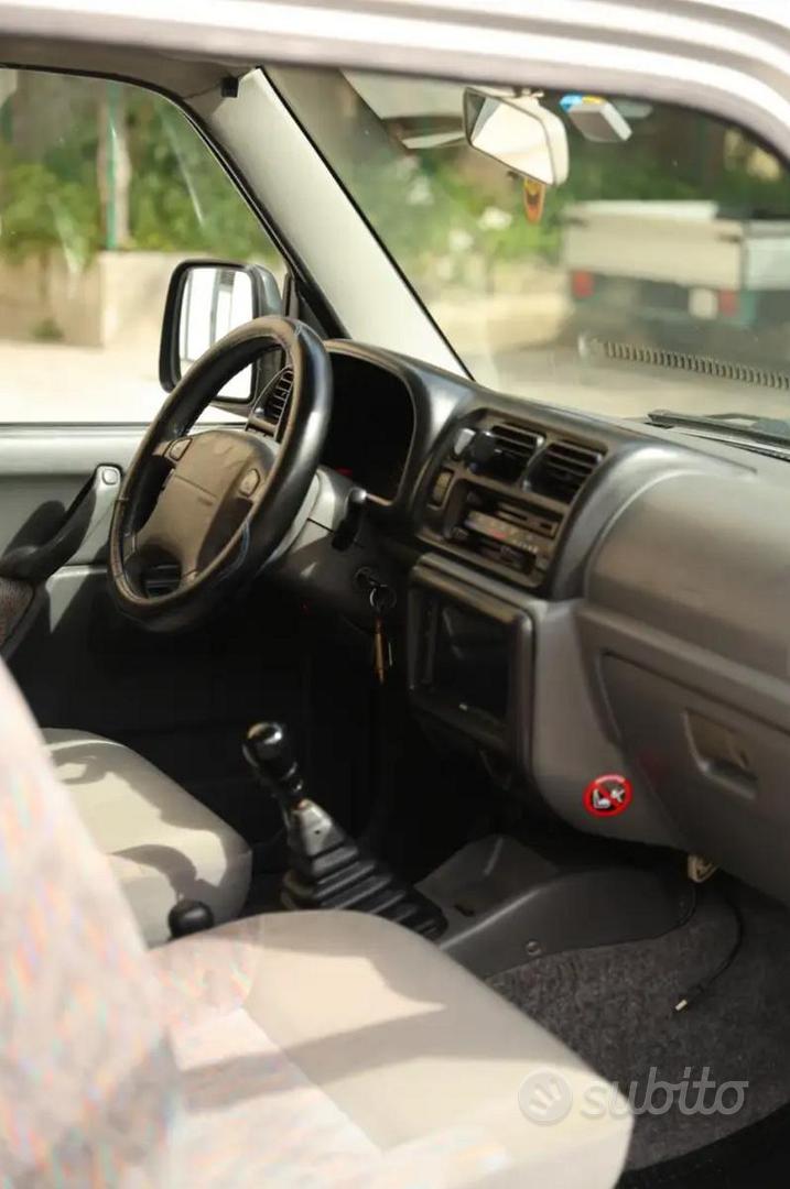 Suzuki Jimny 2000 photo 5