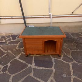 Cuccia da esterno in legno per cani