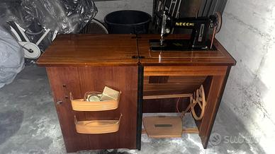 Mobile con macchina da cucire Necchi
