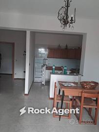 Appartamento di 100 m² con 2 locali a Roccella Ion