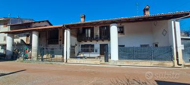 Casa in campagna con terreno adiacente