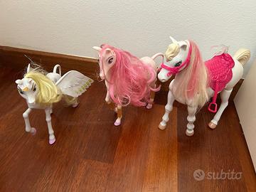unicorno cavallo alato e cavallo barbie