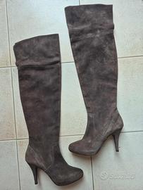 Stivale alto in camoscio marrone