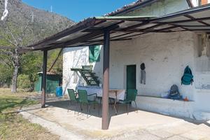 cascina con posta da caccia