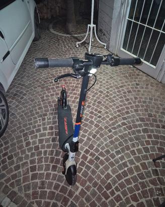 monopattino aprilia
