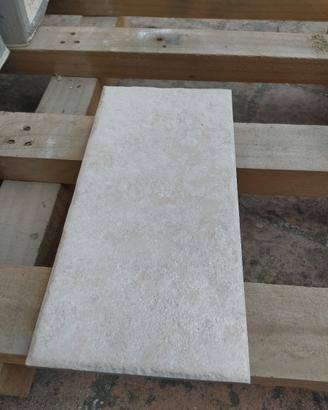 Piastrelle e Battiscopa in Gres Porcellanato