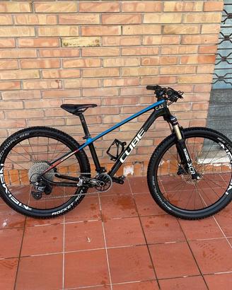 Bici cube carbonio 24”