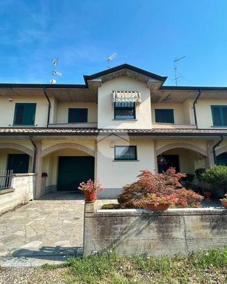 VILLA A SCHIERA A TORRE BERETTI E CASTELLARO