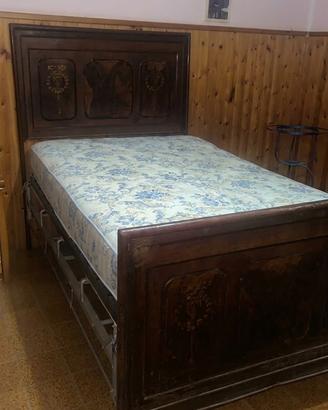 Antico letto d’epoca in lamiera dipinta