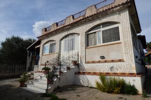 Villeta indipendente immersa nel verde V/3