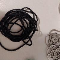 tessuto per stola, bigiotteria e perline