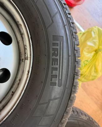 Gomme ducato Pirelli carrier winter 215/70 r15c