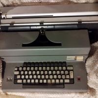 Macchina da scrivere Olivetti 