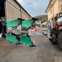 Aratro bivomere fuorisolco