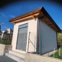 Deposito su strada principale