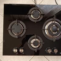Piano cottura a gas  con 4 fuochi