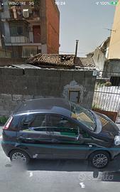 Terreno edificabile, con casa da demolire