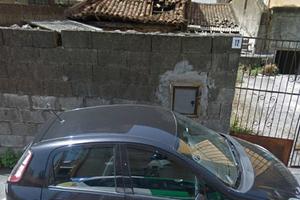 Terreno edificabile, con casa da demolire