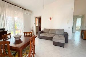 APPARTAMENTO CON POSTO AUTO E CANTINA
