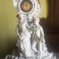 Orologio Kienzle in ceramica di Capodimonte