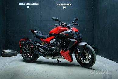 Diavel v4 