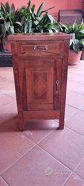 Coppia di Comodini Antichi in Legno Intarsiato