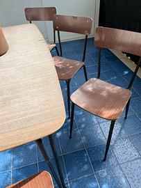 Tavolo e sedie vintage