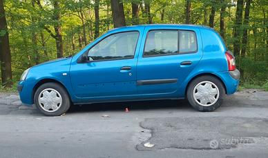 Automobile Renault clio