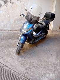 scooter piaggio beverly 200 cc.