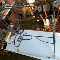 Antichissimo  porta-asciugamano  forgiato a mano