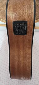 chitarra acustica 