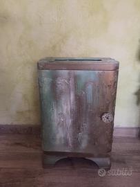 Mobiletto porta lampada