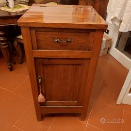 Comodino d'epoca con ribalta