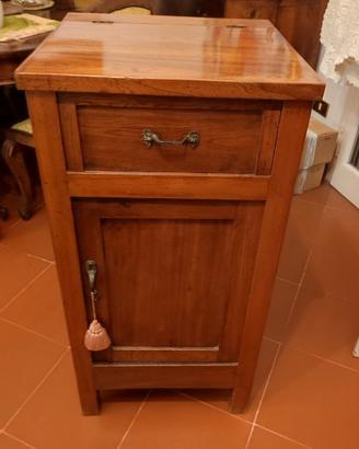 Comodino d'epoca con ribalta