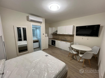 Monolocale appena ristrutturato con mobilio nuovo