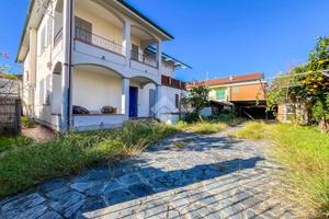 CASA SEMINDIPENDENTE A MASSA