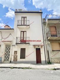 Casa, Montalbano Elicona.