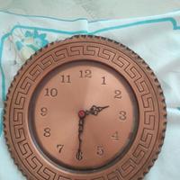 Ologio da parete analogico interamente in rame