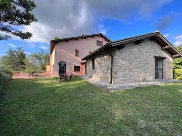 Rustico / Casale di 632 m² con più di 5 locali e b