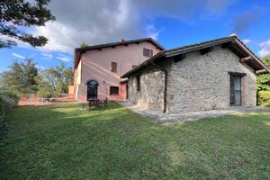 Rustico / Casale di 632 m² con più di 5 locali e b