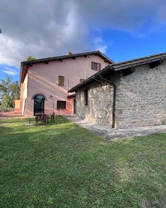 Rustico / Casale di 632 m² con più di 5 locali e b