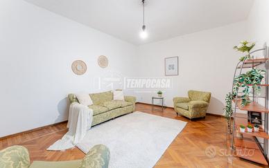 QUADRILOCALE DI AMPIA METRATURA IN ZONA SISMONDI/A